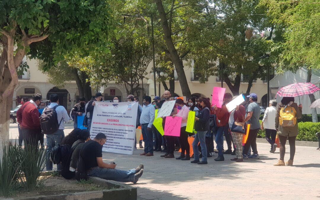 Exigen docentes del CBTA Tetlanohcan que gobierno pague prestaciones