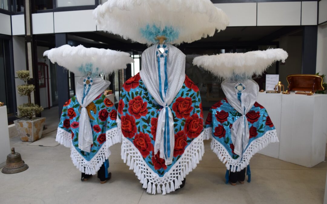 Elaborar vestimentas para el Carnaval, una bella tradición en Papalotla, Tlaxcala
