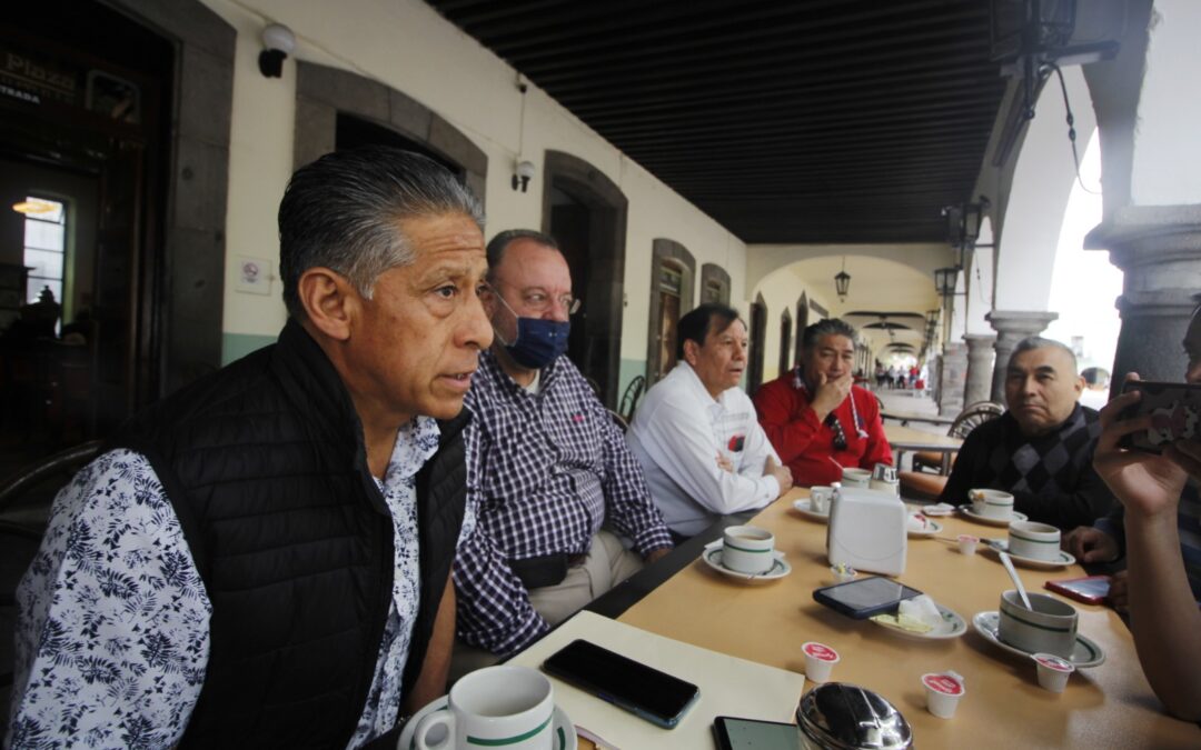 Acusan comerciantes del mercado municipal “Emilio Sánchez Piedras” que autoridades municipales solapan a vendedores ambulantes