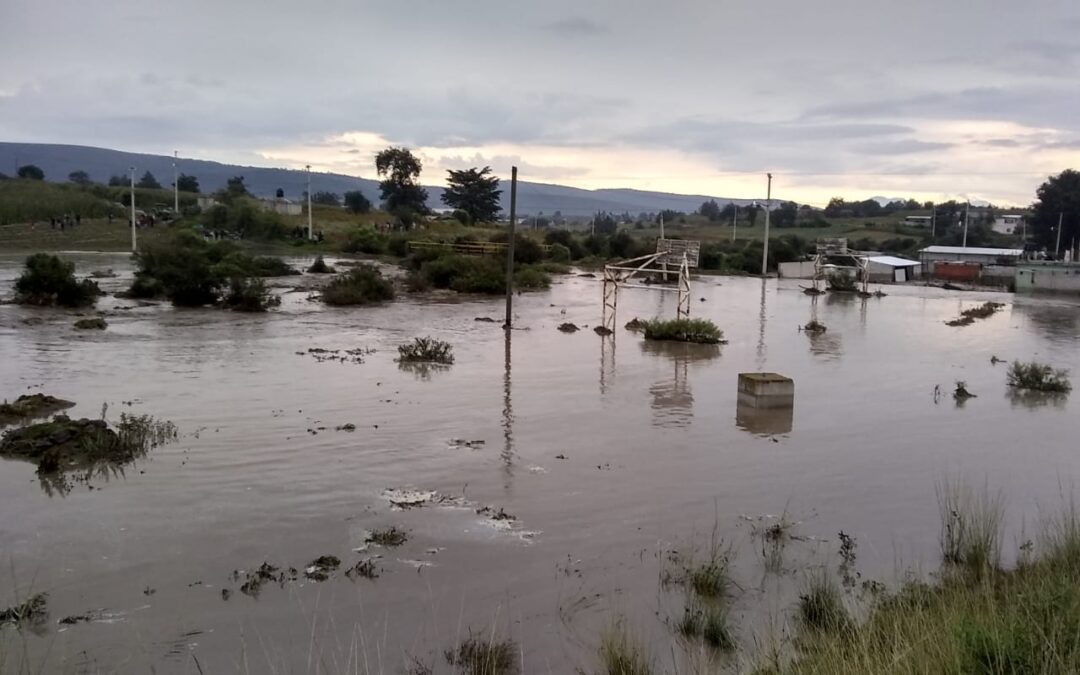 Atienden autoridades emergencia por inundación en Atltzayanca