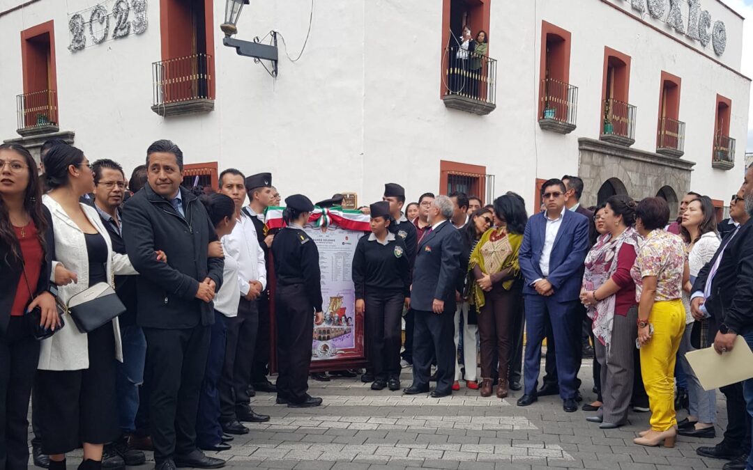 Empañan manifestaciones la colocación de Bando Solemnes por inicio de fiestas patrias, el evento de la gobernadora Lorena Cuéllar fue a puerta cerrada