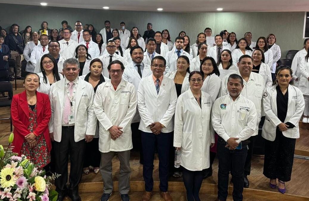 Entrega IMSS Tlaxcala 39 diplomas a médicos especialistas y da la bienvenida a 69 nuevos residentes