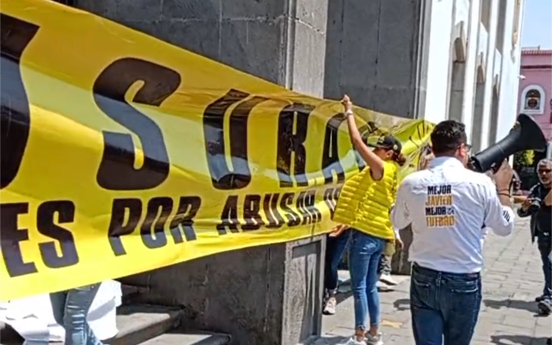Clausuran militantes del PRD, de manera simbólica, el inmueble que alberga al Poder Legislativo